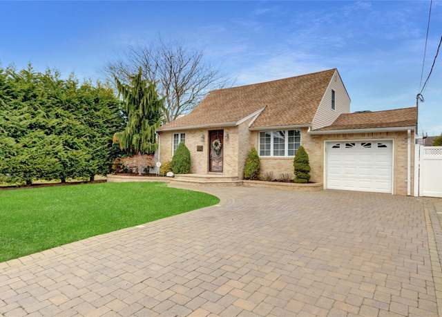 Property at 17 Fairview Rd W, Massapequa, NY 11758, 4 beds, 2 baths