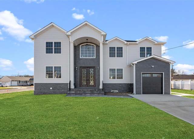 Property at 66 Berkshire Rd, Bethpage, NY 11714, 5 beds, 4.5 baths