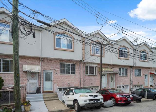 Property at 39 Deidre Ct, Staten Island, NY 10304, 3 beds, 2.5 baths
