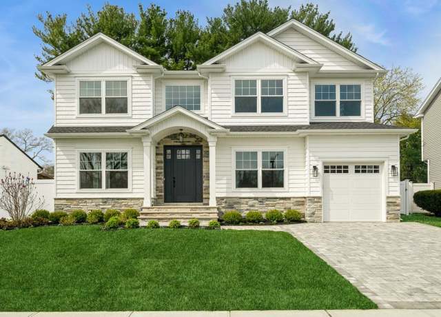 Property at 16 Gordon Ave, Plainview, NY 11803, 5 beds, 3 baths