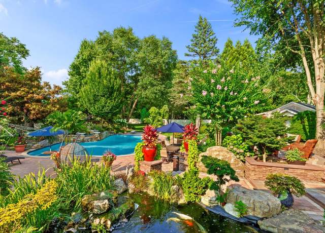 Property at 5 Glen Hill Ct, Dix Hills, NY 11746, 5 beds, 4.5 baths
