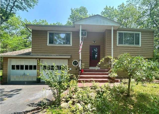 Property at 102 Carman Rd, Dix Hills, NY 11746, 4 beds, 1.5 baths