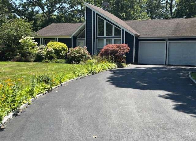 Property at 2 Guardian Ct, Mount Sinai, NY 11766, 3 beds, 2 baths
