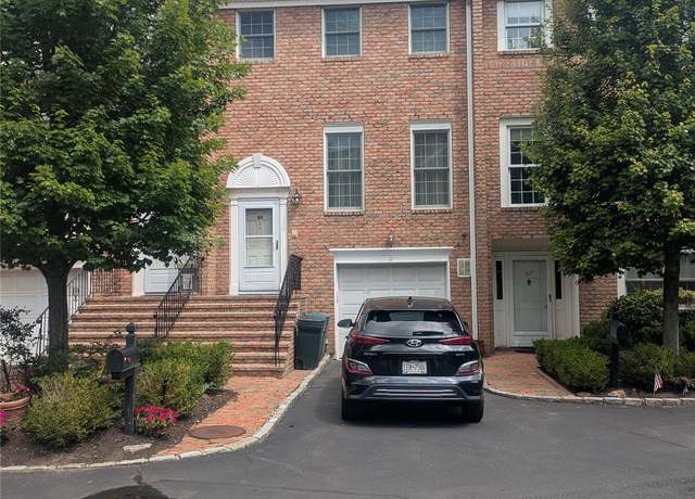 Property at 85 Marjorie Ct #85, Manhasset, NY 11030, 3 beds, 3 baths