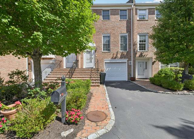 Property at 85 Marjorie Ct #85, Manhasset, NY 11030, 3 beds, 3 baths