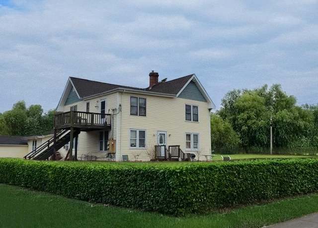 Property at 134 Ponquogue Ave, Hampton Bays, NY 11946, 6 beds, 4 baths