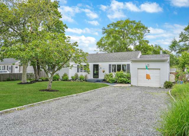 Property at 215 Lyman Rd, East Patchogue, NY 11772, 3 beds, 2 baths