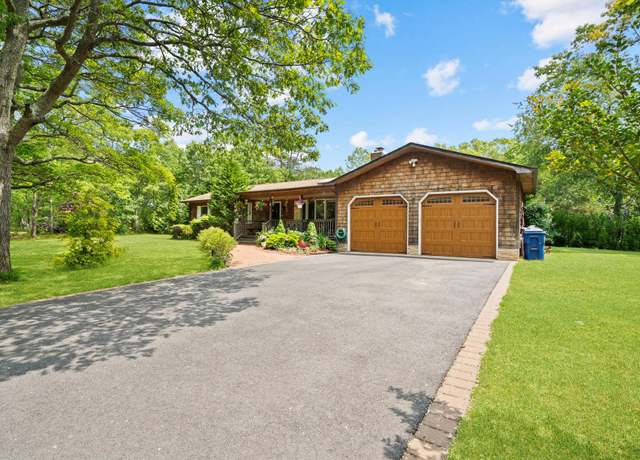 Property at 8 Jackson Ave, Hampton Bays, NY 11946, 3 beds, 2.5 baths