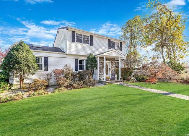 Property at 10 Marchant Dr, Saint James, NY 11780, 3 beds, 3 baths