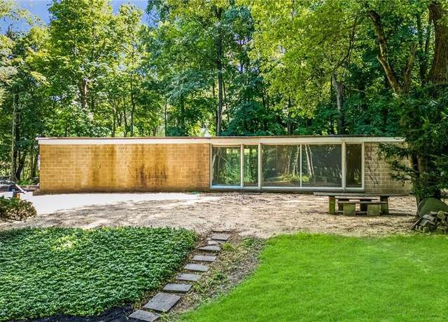 Property at 319 Pound Ridge Rd, Bedford, NY 10506, 2 beds, 2.5 baths