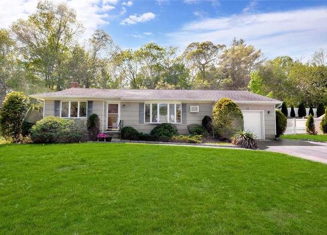 Property at 18 Lincoln Ave, Ronkonkoma, NY 11779, 3 beds, 1 bath