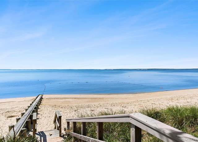 Property at 2360 Marlene Ln, Mattituck, NY 11952, 4 beds, 2.5 baths