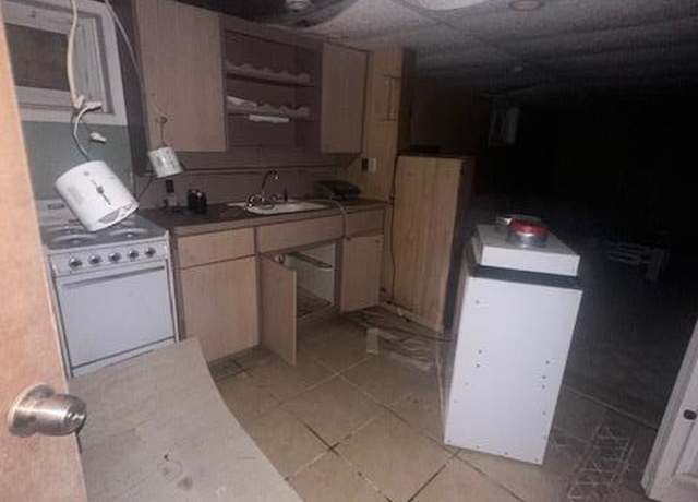 Property at 190 Burlington Ave, Deer Park, NY 11729, 3 beds, 2 baths