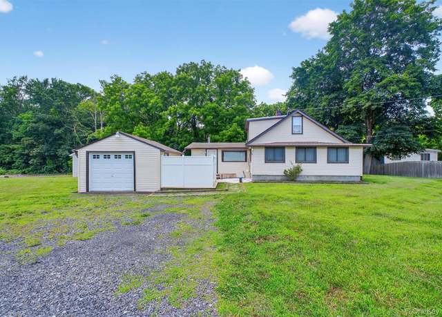 Property at 283 Hawleys Corners Rd, Highland, NY 12528, 3 beds, 1 bath