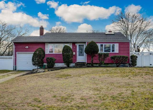 Property at 10 Florence Ct, Patchogue, NY 11772, 3 beds, 1 bath