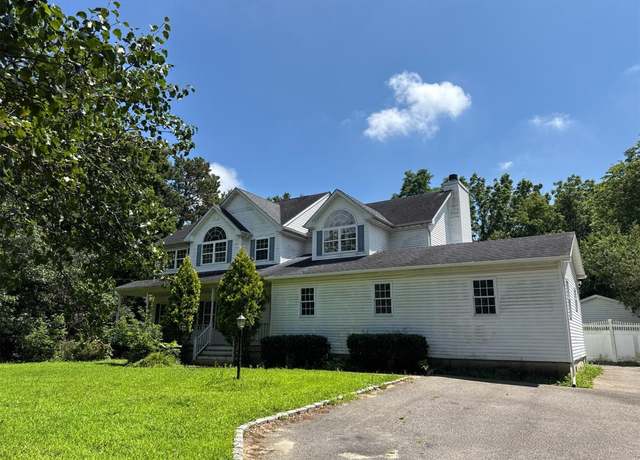 Property at 84 Robinson Ave, Medford, NY 11763, 4 beds, 3.5 baths