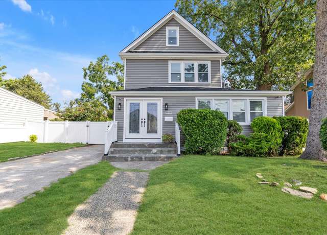 Property at 2 Canandaigua Ave, West Hempstead, NY 11552, 5 beds, 3.5 baths