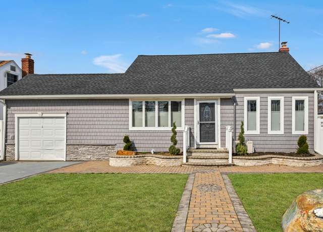 Property at 238 35th St, Lindenhurst, NY 11757, 3 beds, 2 baths