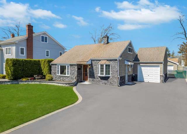 Property at 61 Maple St, Islip, NY 11751, 2 beds, 1 bath