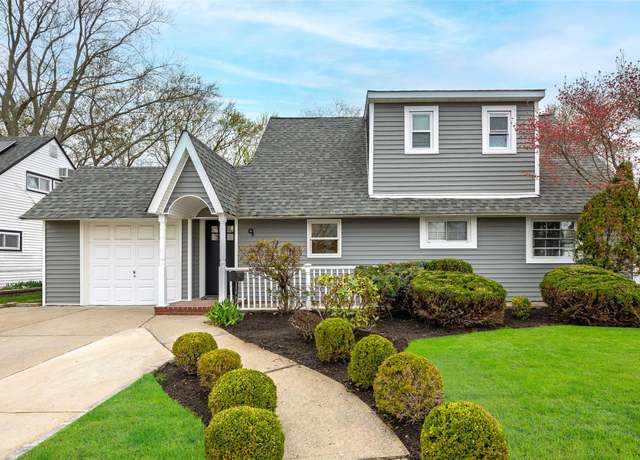 Property at 9 Tiptop Ln, Hicksville, NY 11801, 5 beds, 2 baths