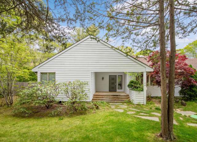 Property at 4 Evelyn Ct, Westhampton, NY 11978, 4 beds, 5.5 baths