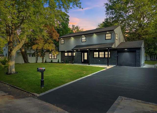 Property at 3 Wheatfield Ln, Commack, NY 11725, 4 beds, 3 baths