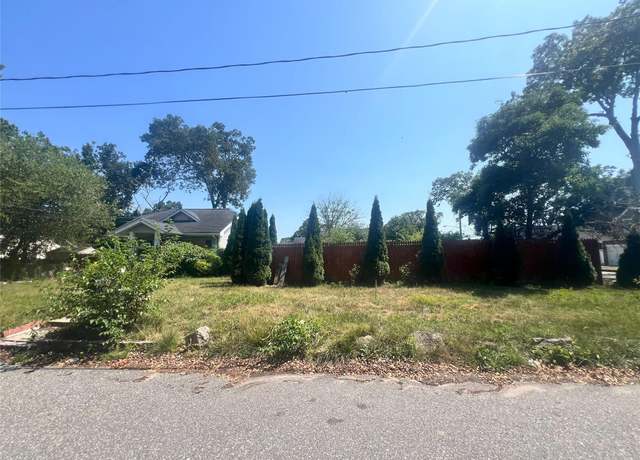 Property at 28 Lakeview Ct, Ronkonkoma, NY 11779, 1 bed, 1 bath