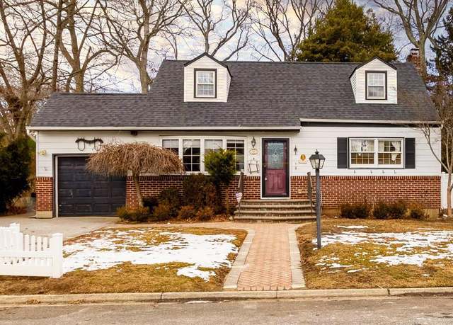 Property at 129 Irving Ave, North Babylon, NY 11703, 4 beds, 2 baths