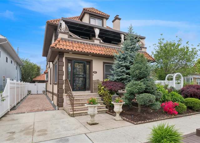 Property at 462 W Beech St, Long Beach, NY 11561, 4 beds, 2.5 baths