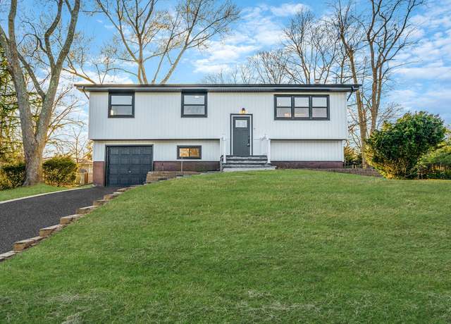 Property at 7 Henlee Ct, Smithtown, NY 11787, 4 beds, 2 baths