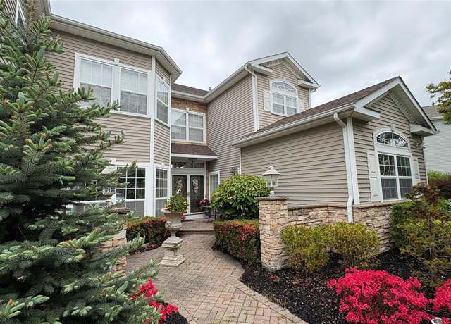 Property at 5 Hamlet Dr, Mount Sinai, NY 11766, 5 beds, 4.5 baths