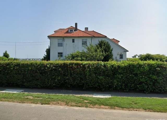 Property at 20 Brightwood St, Patchogue, NY 11772, 4 beds, 3.5 baths