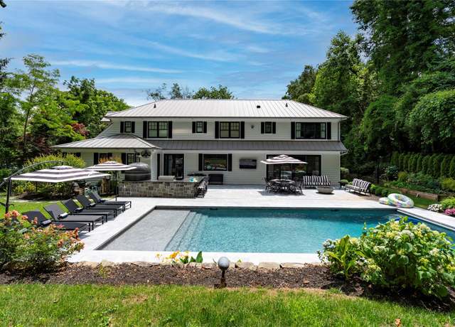 Property at 25 Fern Dr, East Hills, NY 11576, 6 beds, 6.5 baths