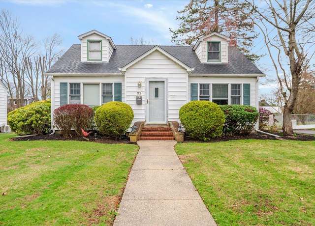 Property at 22 Park Ave, Kings Park, NY 11754, 4 beds, 1 bath
