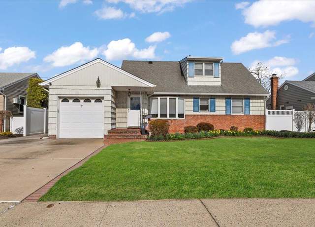Property at 7 Cheshire Rd, Bethpage, NY 11714, 4 beds, 2 baths
