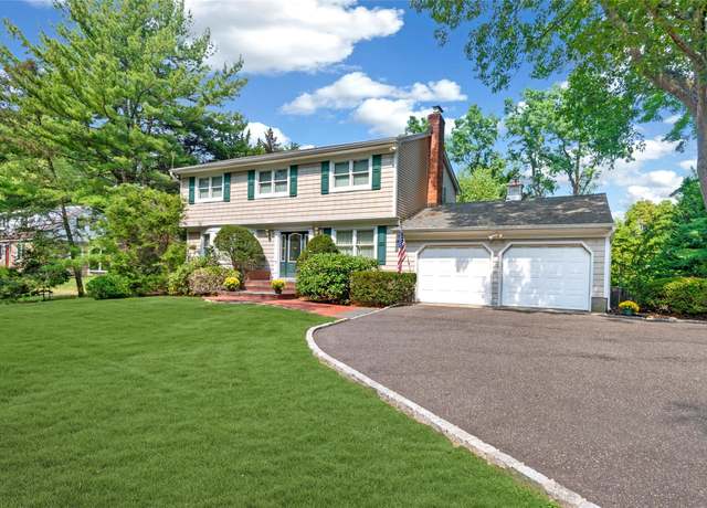 Property at 101 Middleville Rd, Northport, NY 11768, 4 beds, 2.5 baths