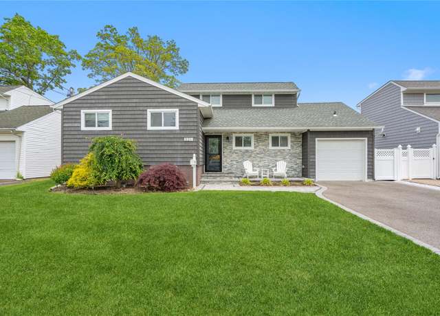 Property at 321 2nd Ave, Massapequa Park, NY 11762, 4 beds, 2 baths