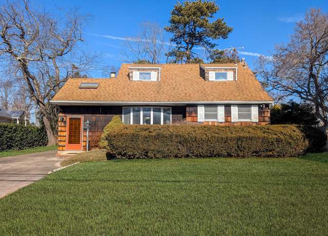 Property at 13 Ehler St, Brentwood, NY 11717, 6 beds, 3 baths