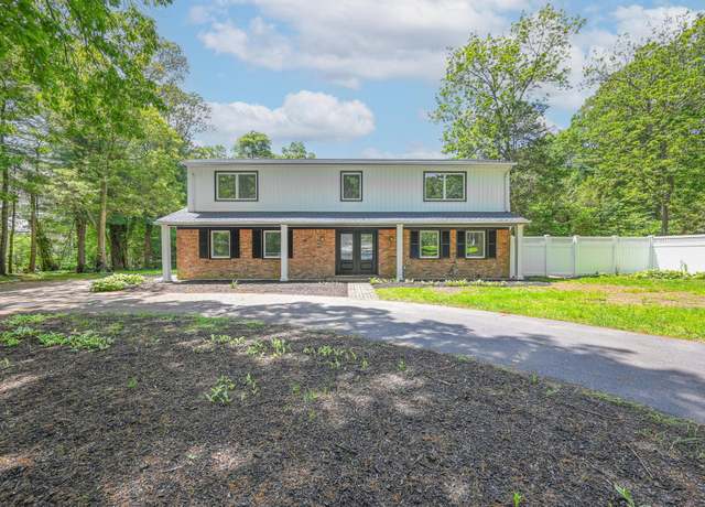 Property at 1 Parkhill Ct, Huntington, NY 11743, 4 beds, 2.5 baths