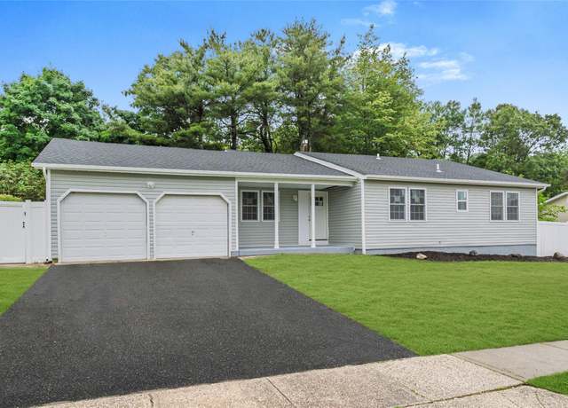 Property at 23 Waterford Dr, Wheatley Heights, NY 11798, 5 beds, 3 baths