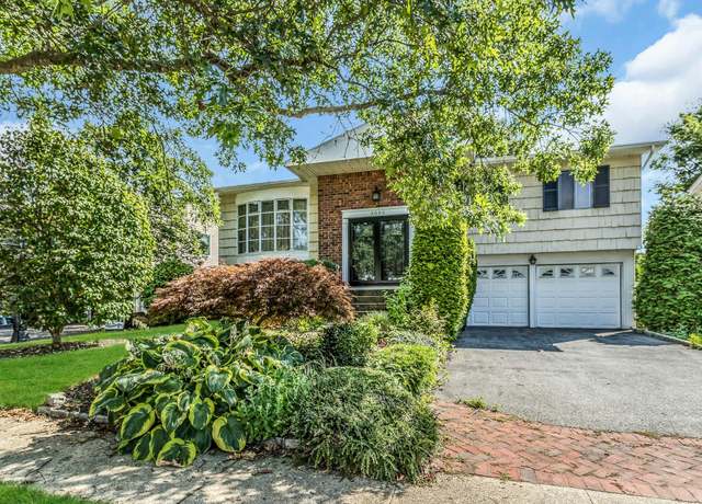 Property at 3005 Lonni Ln, Merrick, NY 11566, 4 beds, 2.5 baths