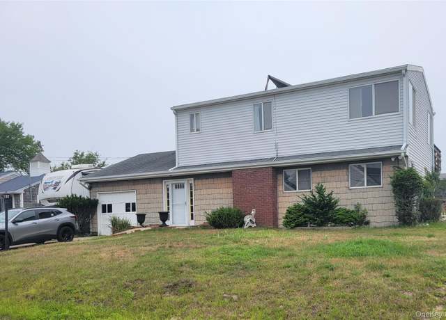Property at 39 Barracuda Rd, East Quogue, NY 11942, 4 beds, 3 baths