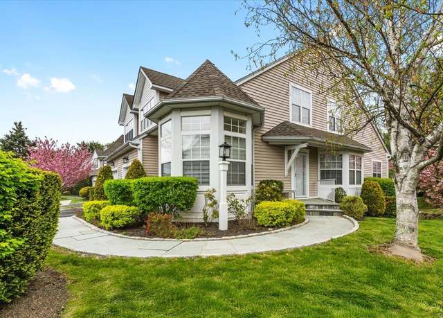Property at 57 Roundtop Rd, Yonkers, NY 10710, 2 beds, 2.5 baths