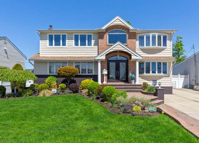Property at 3585 Centerview Ave, Wantagh, NY 11793, 4 beds, 3 baths