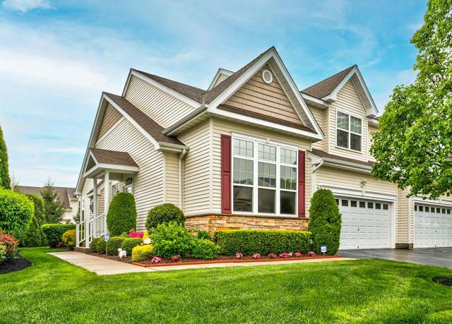 Property at 65 Pacific Dunes Ct, Medford, NY 11763, 2 beds, 3 baths