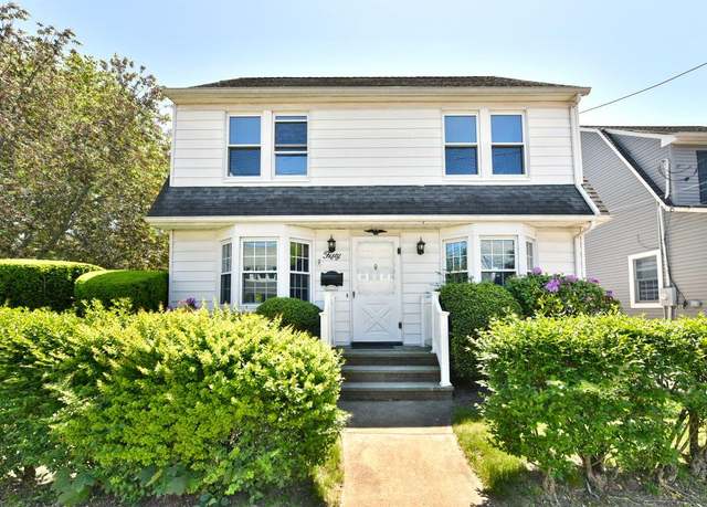 Property at 50 Fordham St, Williston Park, NY 11596, 3 beds, 1.5 baths