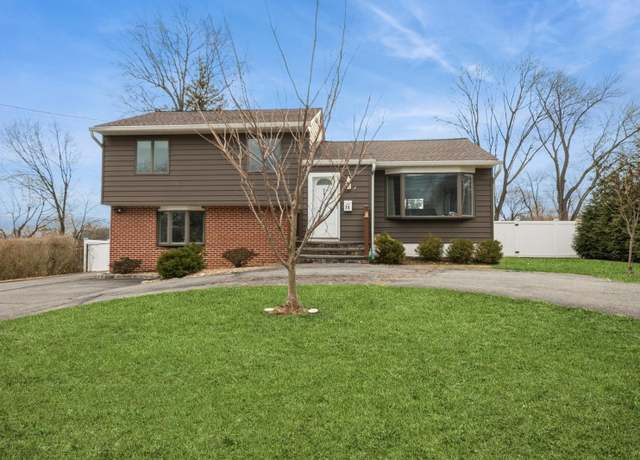 Property at 71 Moehring Dr, Blauvelt, NY 10913, 3 beds, 2 baths