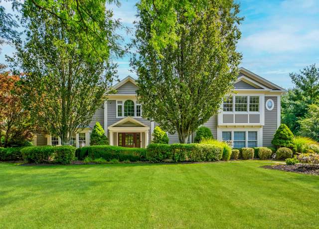 Property at 9 Clancy Dr, Northport, NY 11768, 5 beds, 3 baths