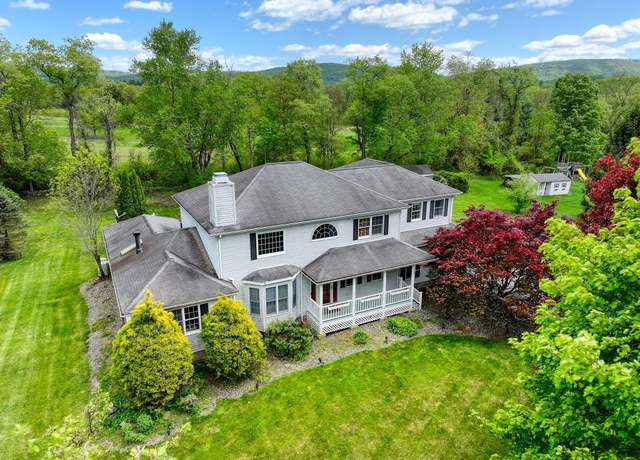 Property at 124 Woodcrest Dr, Hopewell Junction, NY 12533, 3 beds, 3 baths