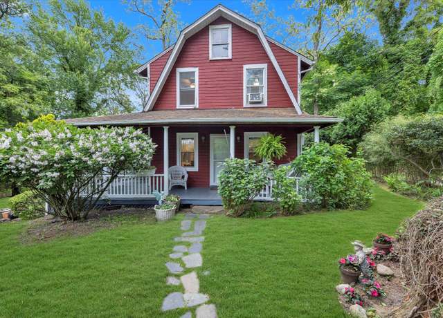 Property at 27 Erland Rd, Stony Brook, NY 11790, 4 beds, 1.5 baths